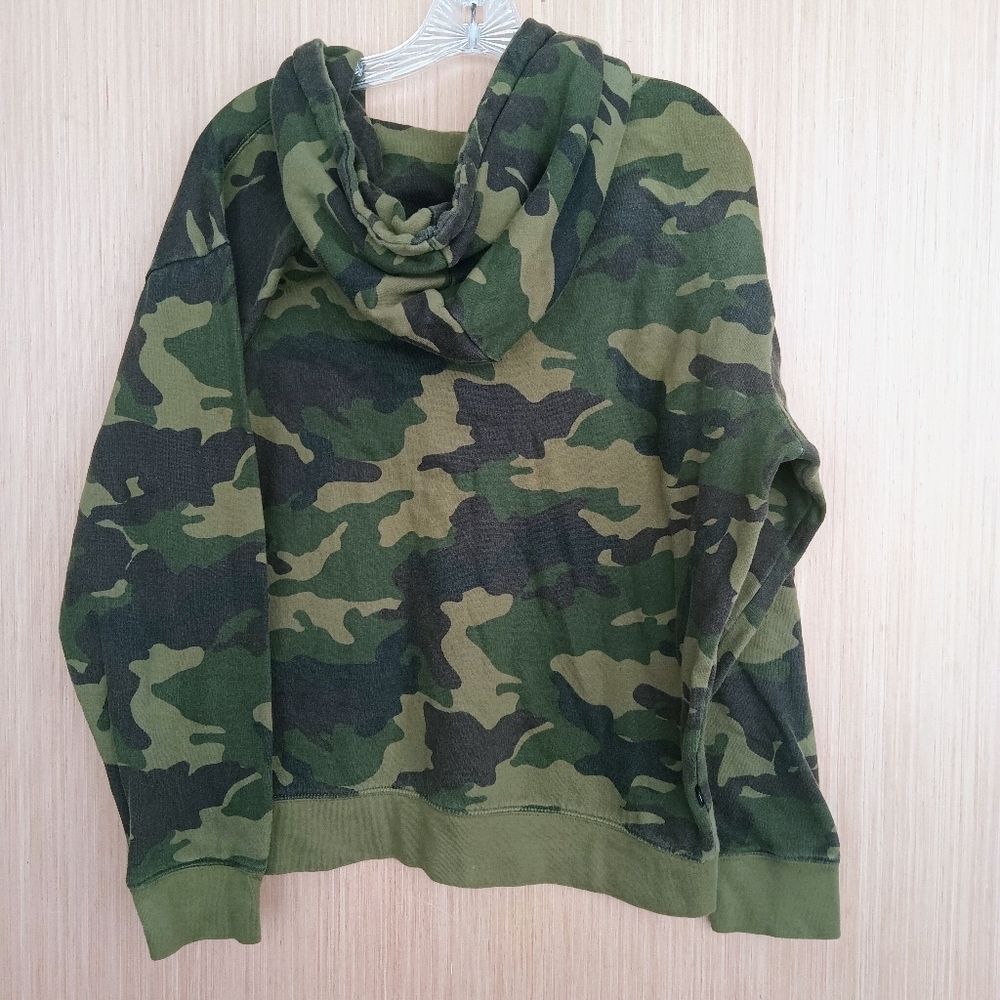 Obey Men's Medium Green Camo Drawstring Hoodie - Picture 2 of 4